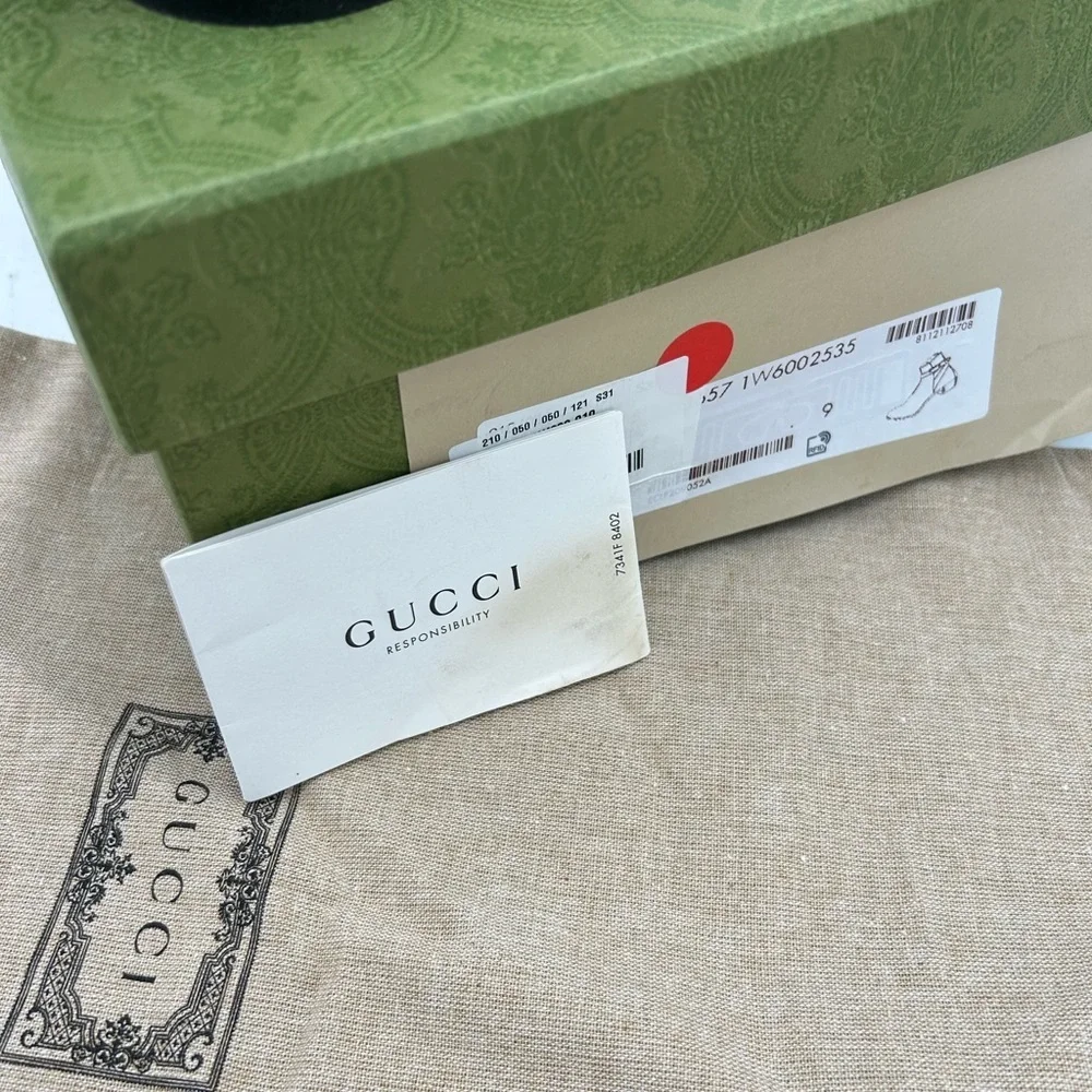 Men’s Gucci, leather ankle boots with buckle size 9 made in Italy